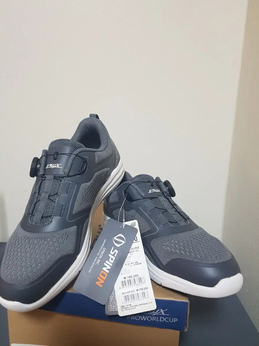 ランニングシューズ 270