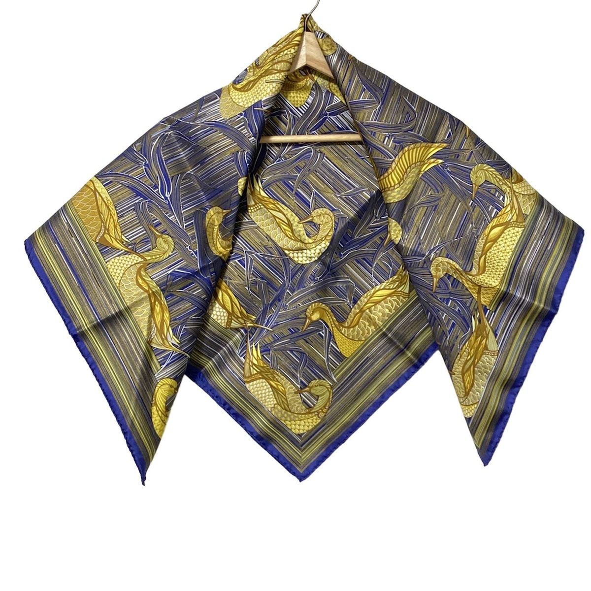 HERMES(エルメス) スカーフ美品 カレ90 ネイビー×ゴールド×マルチ La