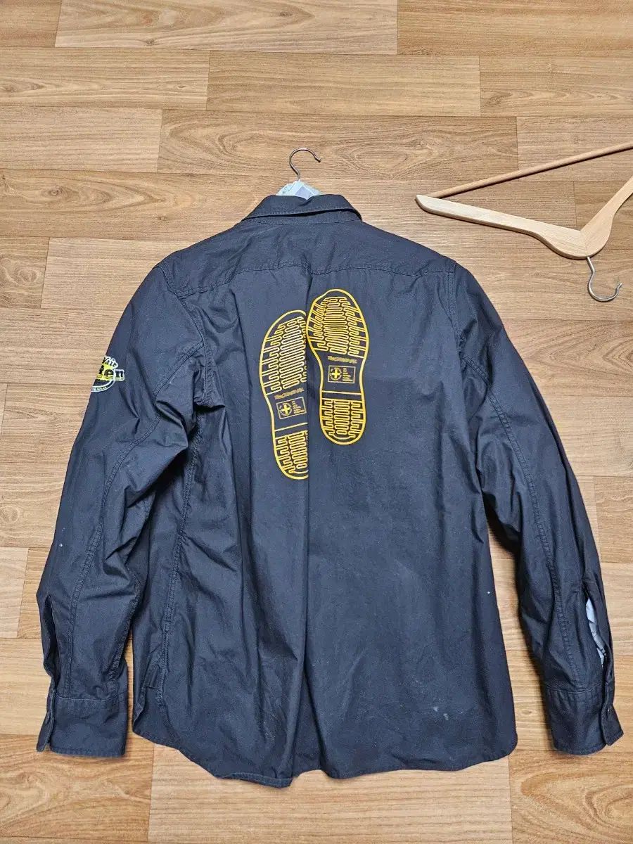 アベイシングエイプ DR. MARTENS コラボ シャツ ブラック