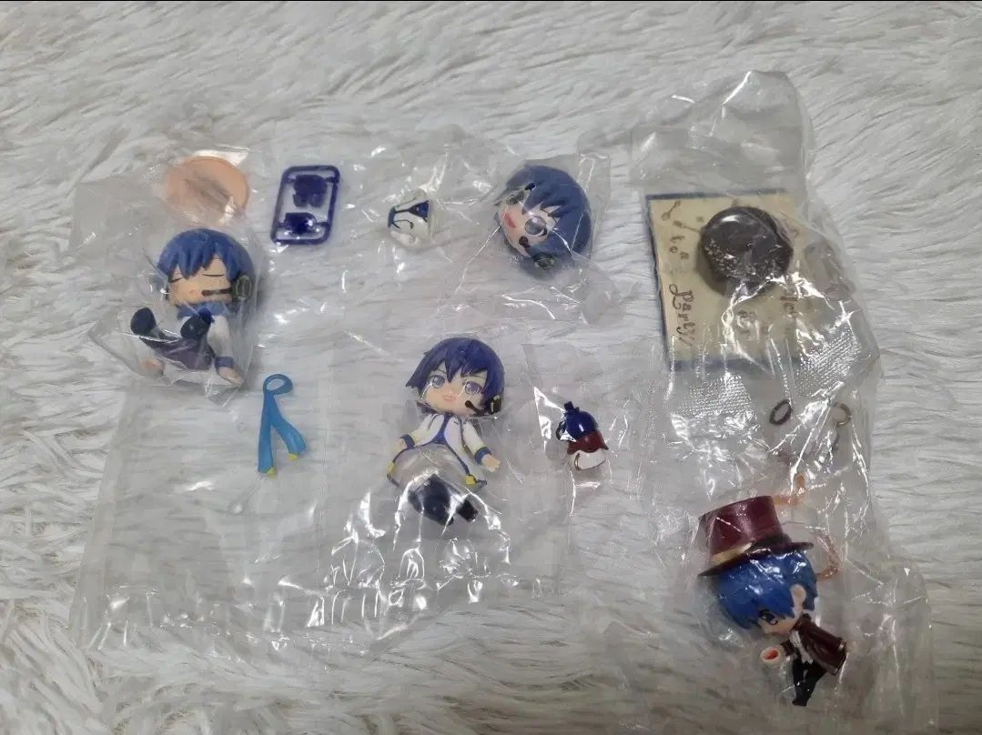 KAITO 缶バッジ12点セット KAITO 10th iXima 缶バッジ 12個セット 初音