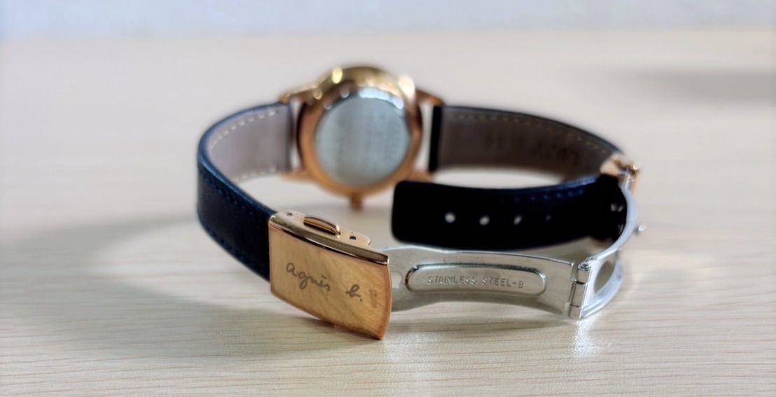 agnes b.／アニエスベー ソーラー腕時計／アナログ ネイビー文字盤