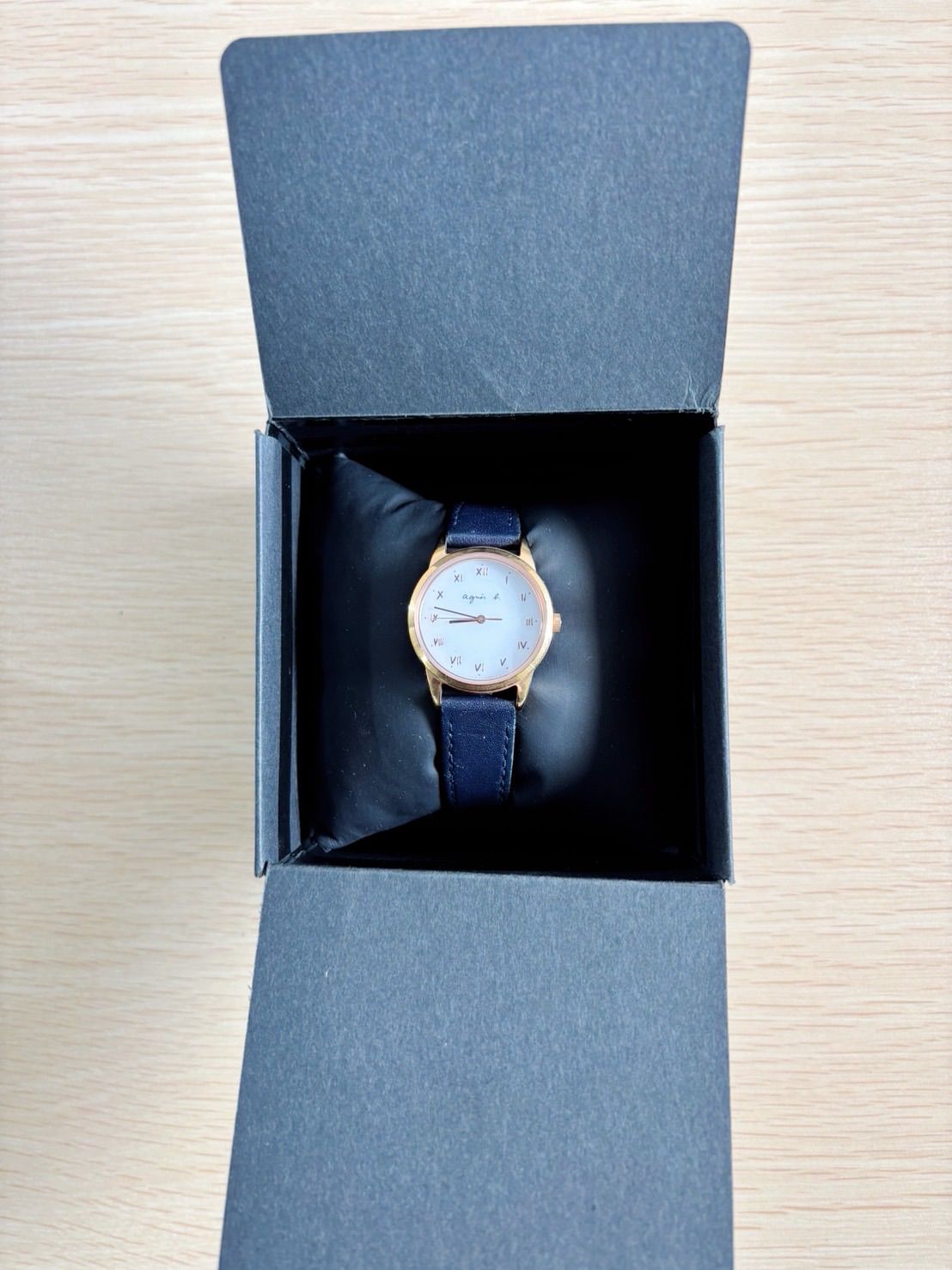 agnes b.／アニエスベー ソーラー腕時計／アナログ ネイビー文字盤