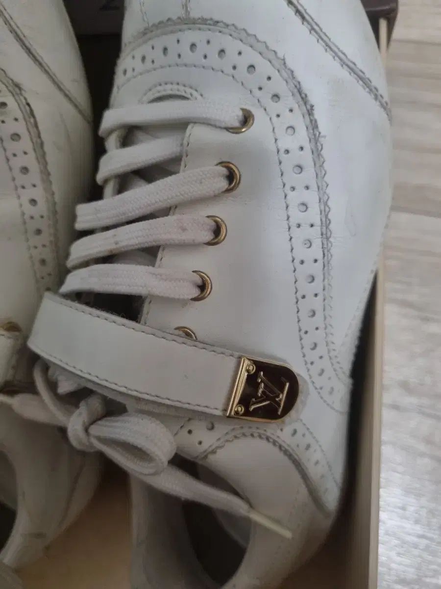 ルイヴィトン 白 レディース スニーカー