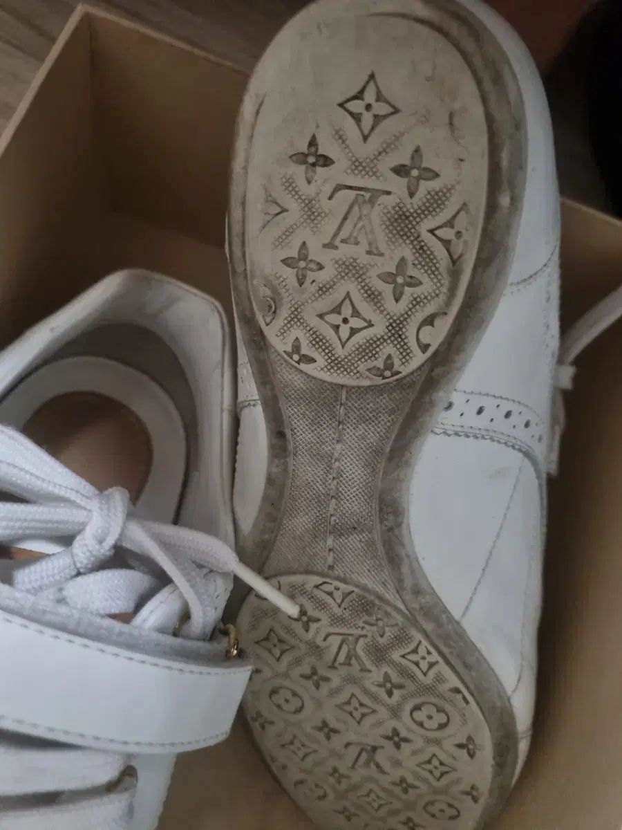 ルイヴィトン 白 レディース スニーカー フラットシューズ バレエシューズ パンプス 靴