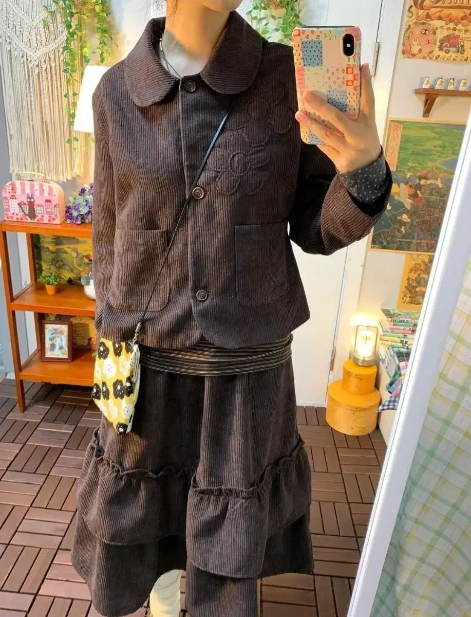 マジスタスタイルショップ ブラウン コーデュロイ フラワー パッチ スカート ジャケット セットアップ
