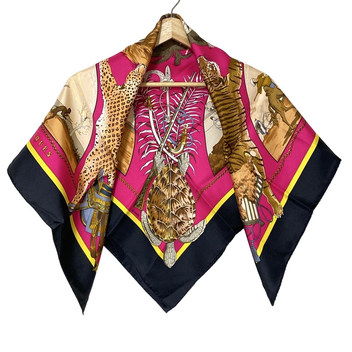 HERMES エルメス スカーフ カレ90 ピンク×黒×マルチ CHASSES EXOTIOUES アニマル柄