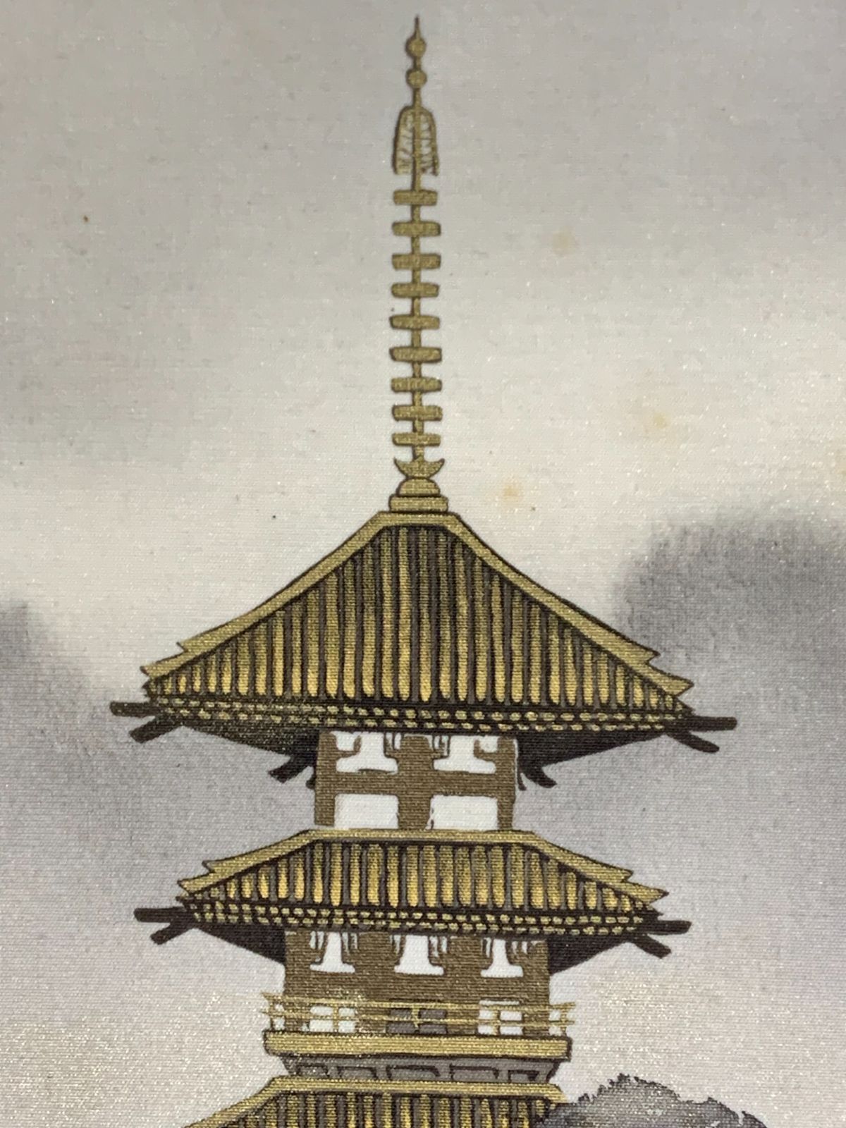 掛け軸 三輪映章 古都塔韻 絹本 希少 軸装 茶道具 掛軸 美品 です。 掛け軸 三輪映章 古都塔韻 絹本 希少 軸装 茶道具 掛軸 美品 です。