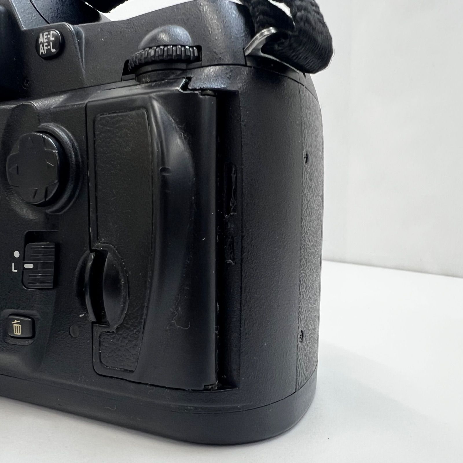 2-000146】 Nikon D70 ニコン ボディ 一眼レフカメラ - メルカリ