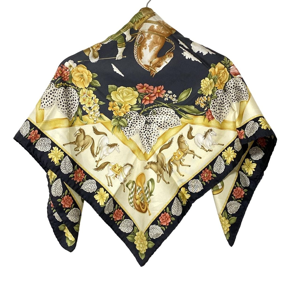 FERRAGAMO SalvatoreFerragamo サルバトーレフェラガモ スカーフ アイボリー 黒 マルチ 花柄 馬