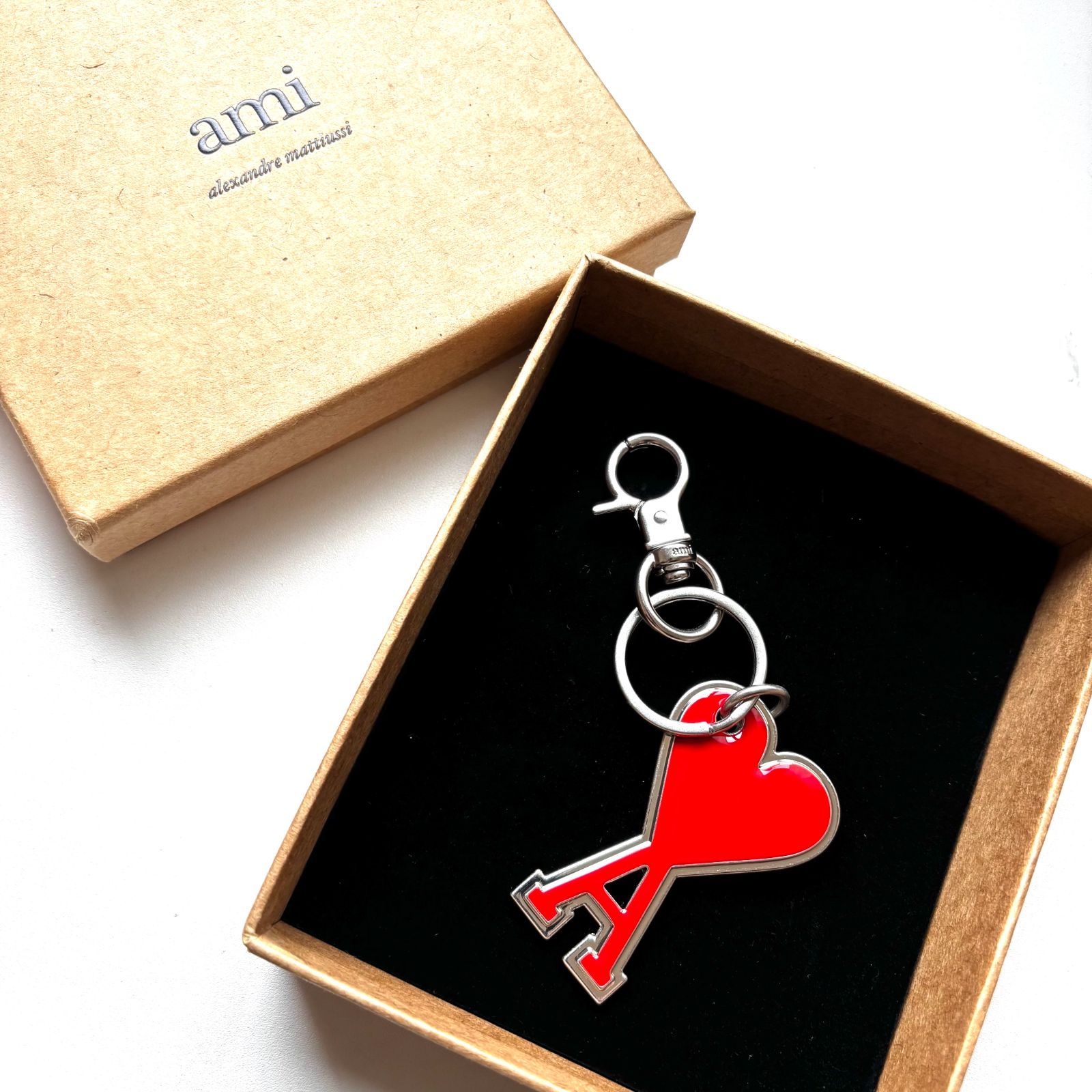 新品・正規品 Ami Parisアミパリス ハート型キーホルダー - メルカリ