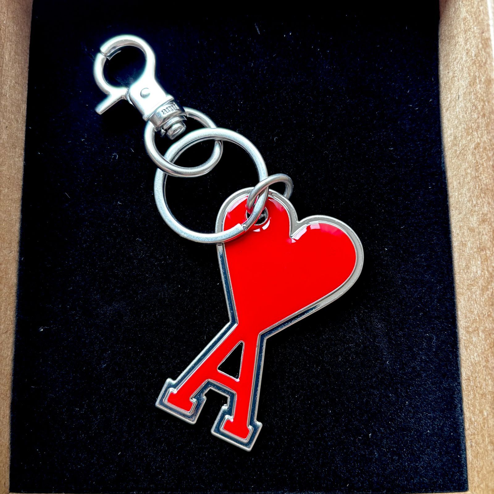 新品・正規品 Ami Parisアミパリス ハート型キーホルダー - メルカリ