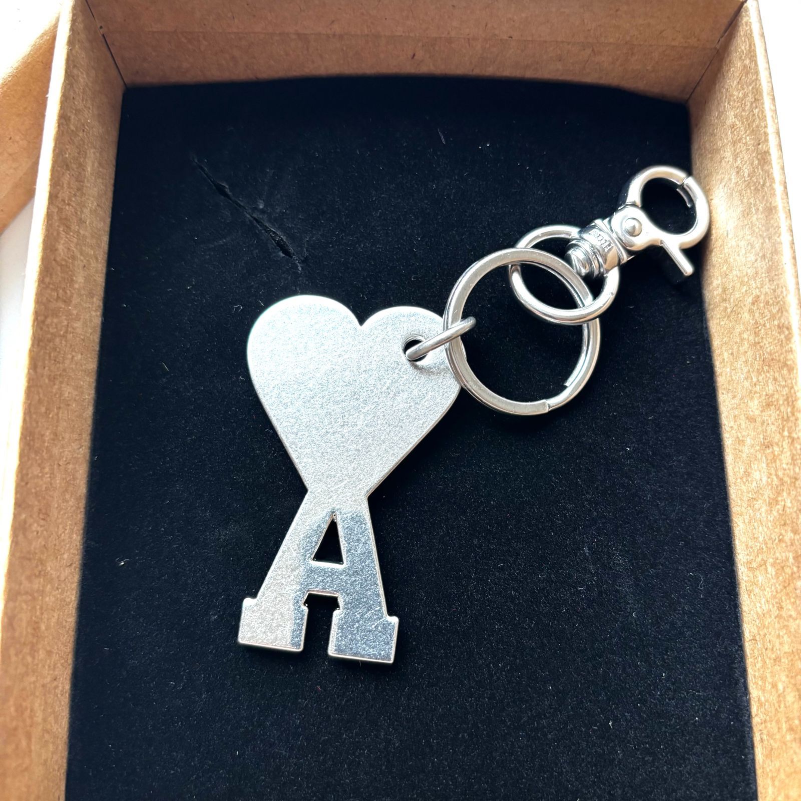 新品・正規品 Ami Parisアミパリス ハート型キーホルダー - メルカリ