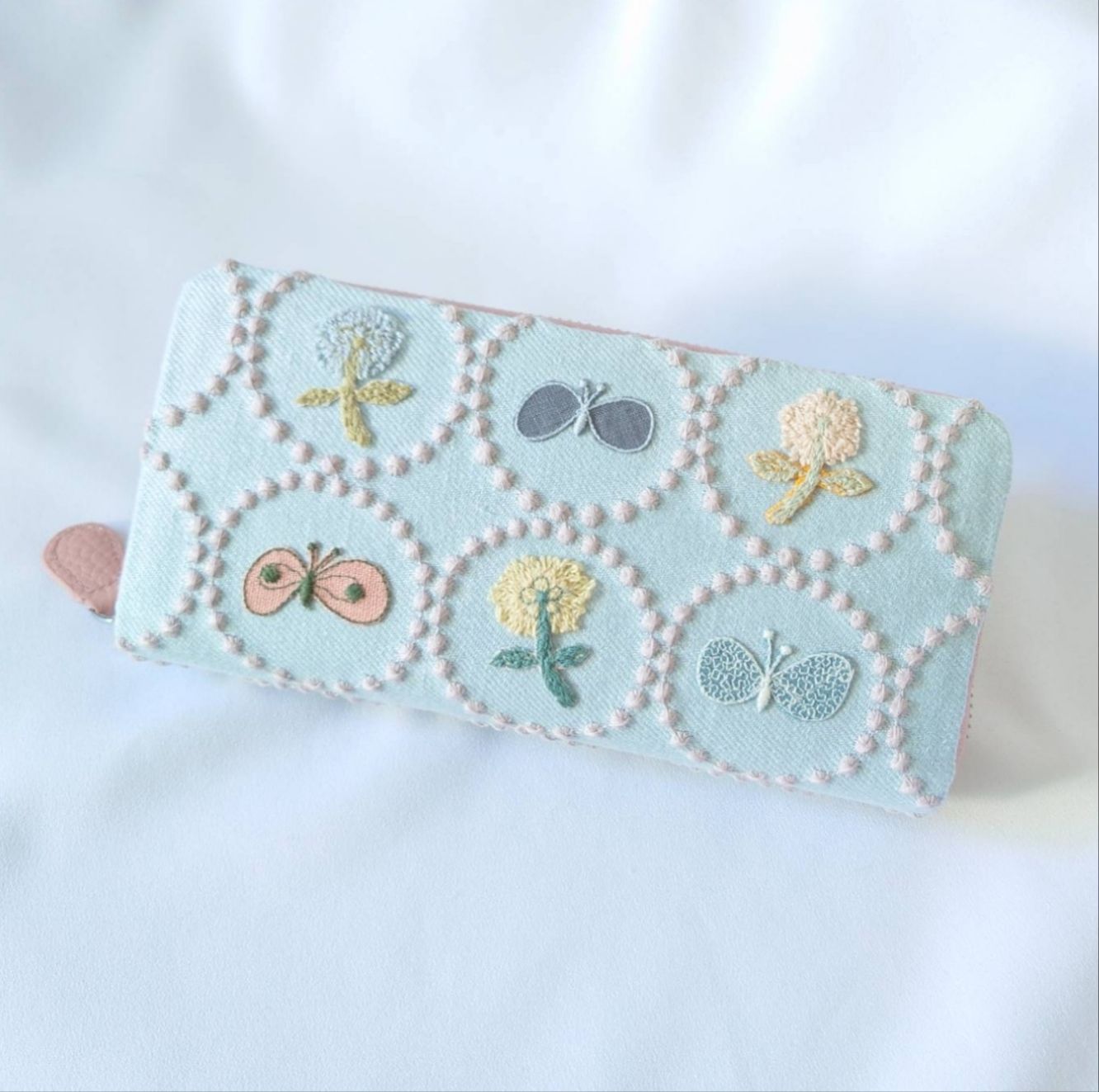 受注製作】刺繍8つ ライトブルー×ピンク タンバリン skip 本革