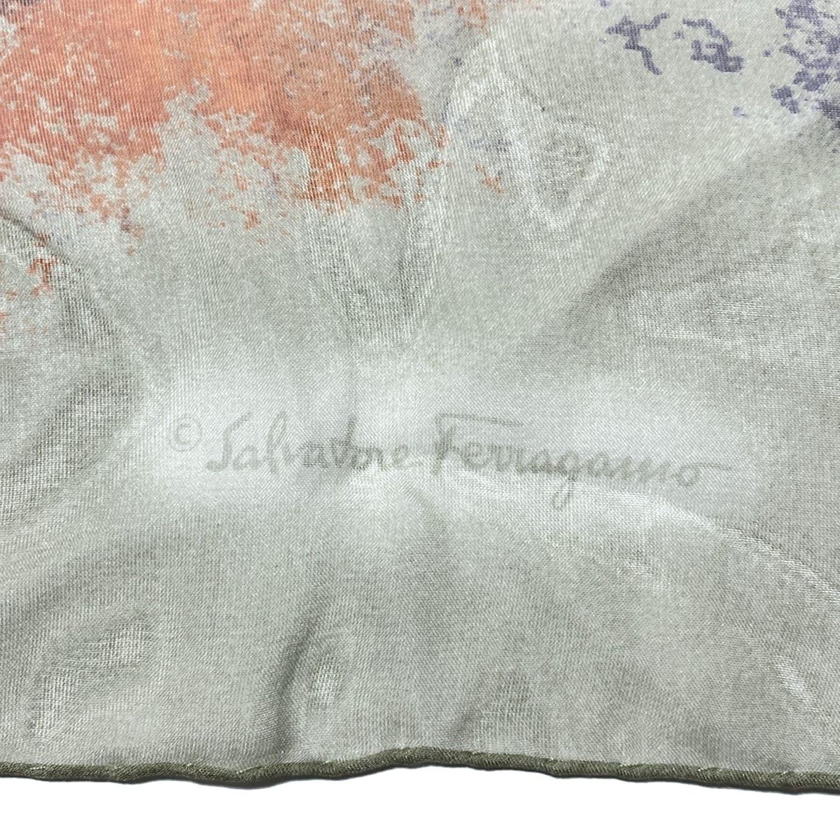 サルバトーレフェラガモ スカーフ