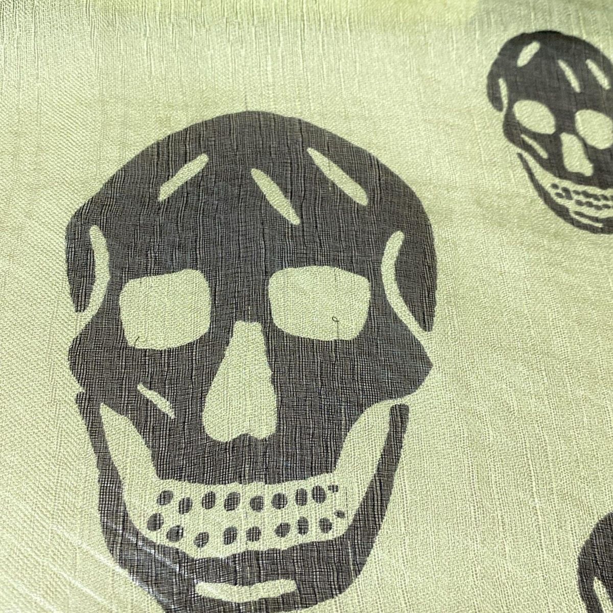 ライトグリーン 黒