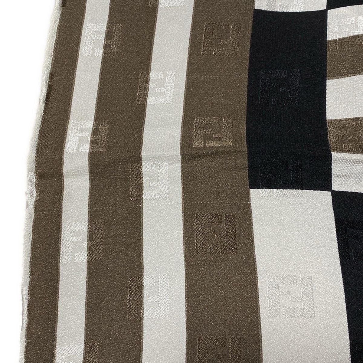 ダークブラウン