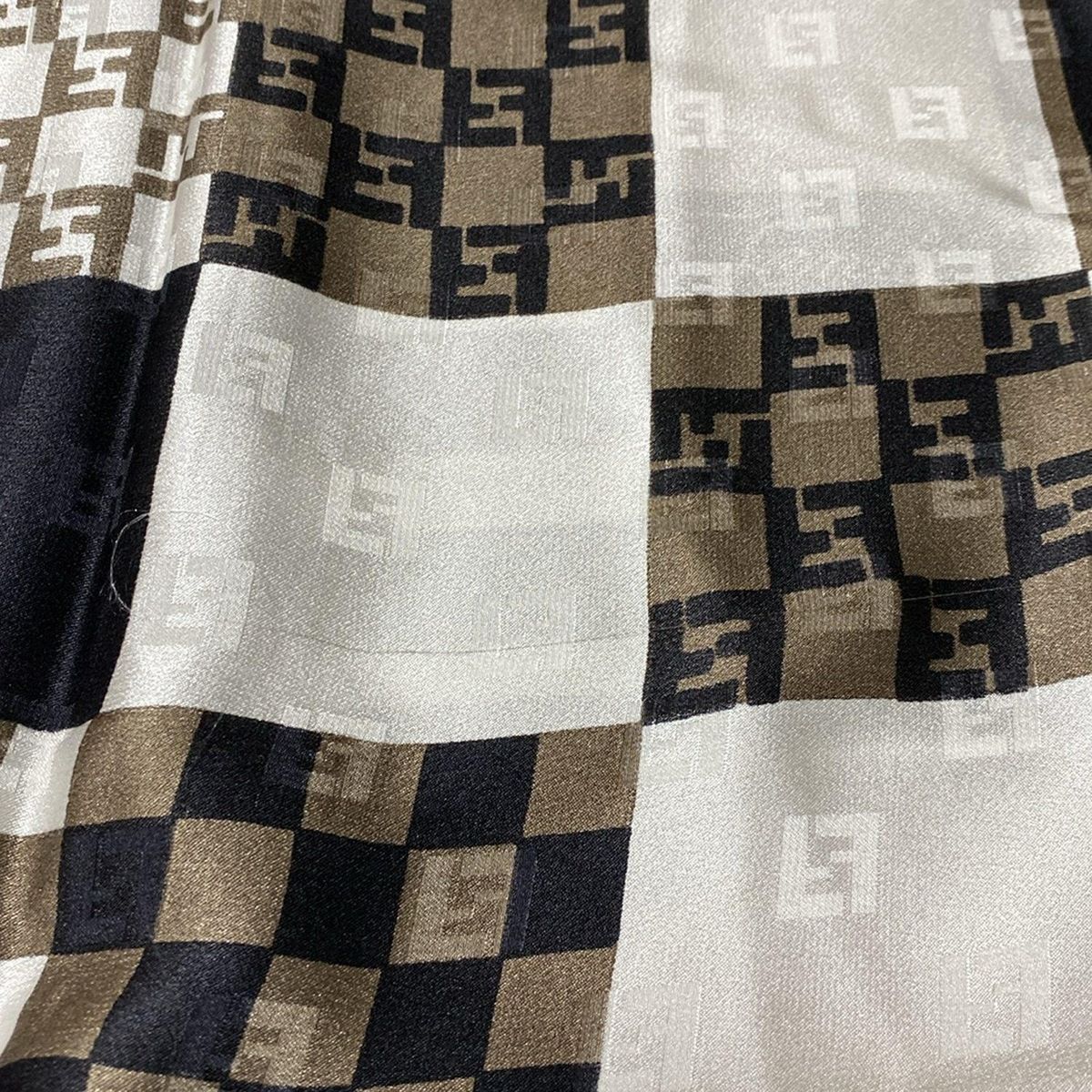  FENDI フェンディ スカーフ 黒 ダークブラウン グレー バンダナ スカーフ 小物