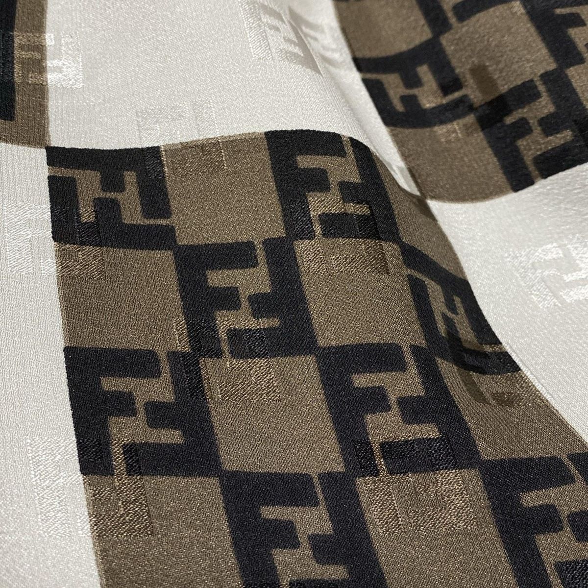 ダークブラウン