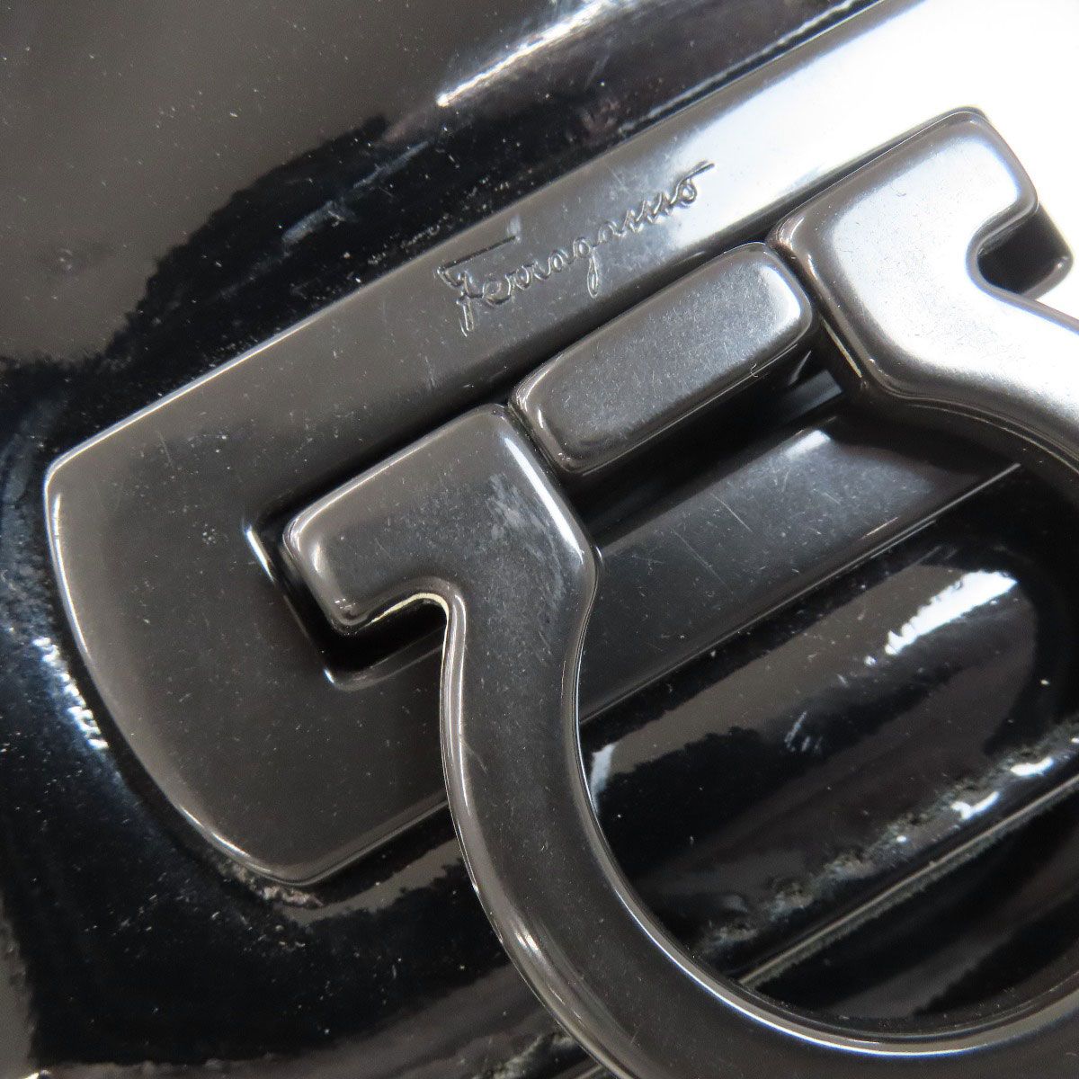 サルヴァトーレフェラガモ ガンチーニ金具
