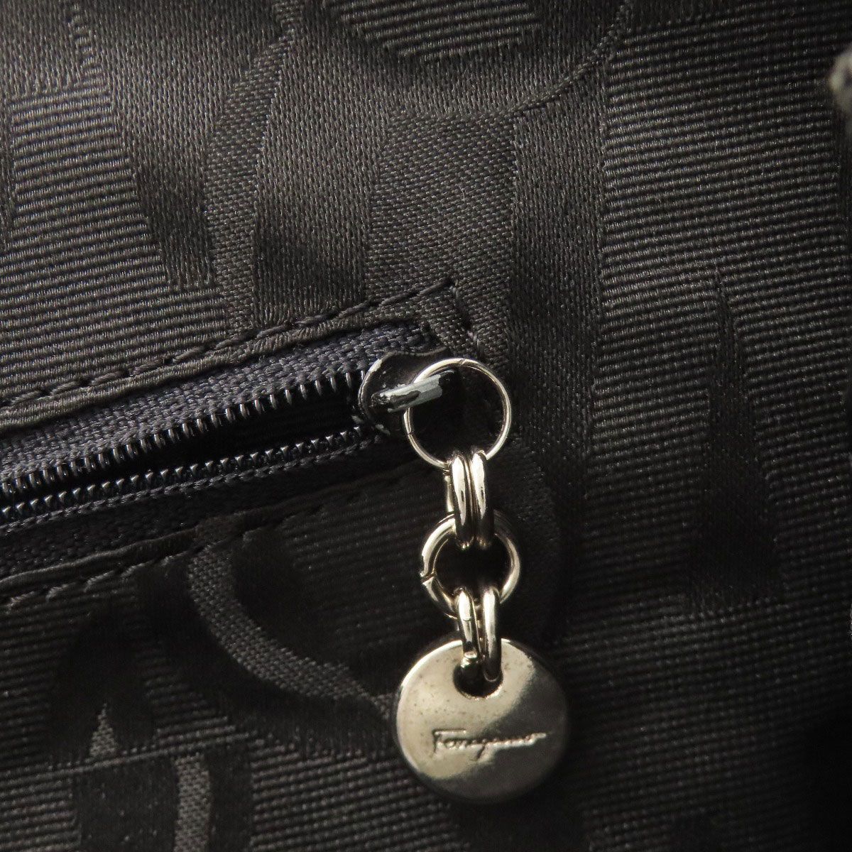 パテントレザー