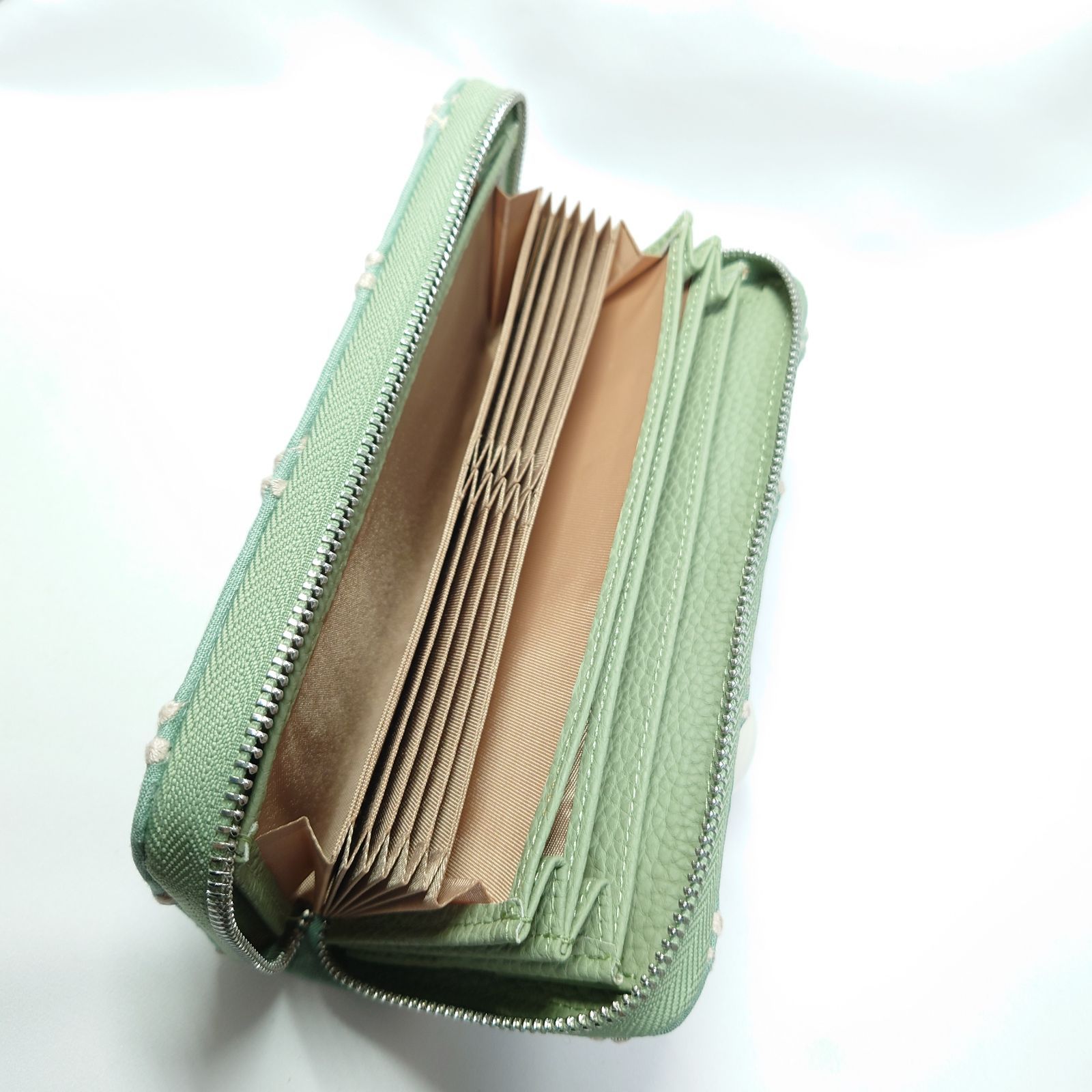  受注製作 刺繍3つ ライトグリーン×ライトベージュ タンバリン 本革長財布 ミナペルホネン 長財布 財布 ケース 小物入れ