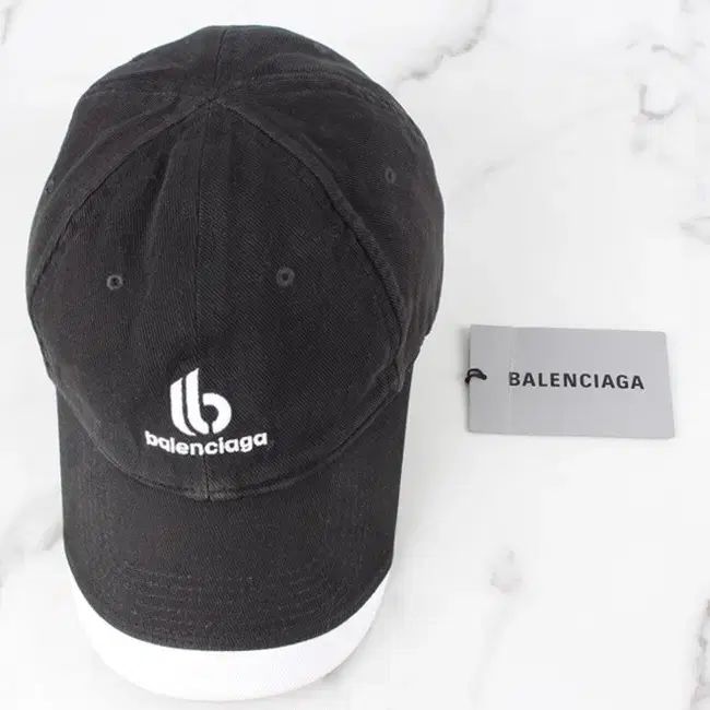 バレンシアガ ダブルB ロゴ ベースボールキャップ L(59) - メルカリ