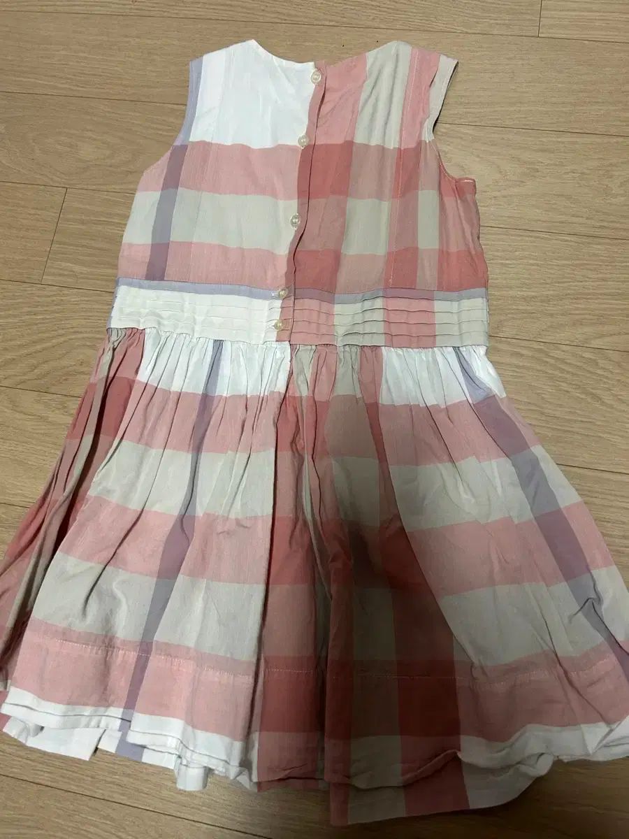 BURBERRY children チェック ウール ワンピース 4Y 新品 BURBERRY children チェック ウール ワンピース 4Y 新品 バーバリー