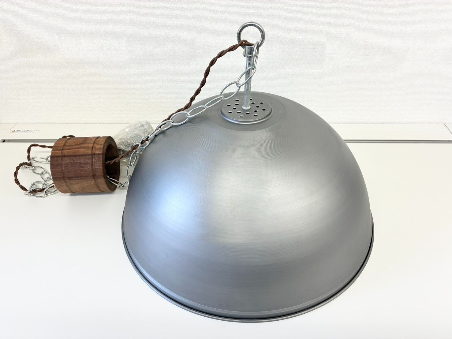 新品♦️ELUX エルックス♦️ル チェカ ベル型 ペンダントライト3灯♦️送料込 ELUX エルックス LANDER ランダー 3灯ペンダントライト ヴィンテージ