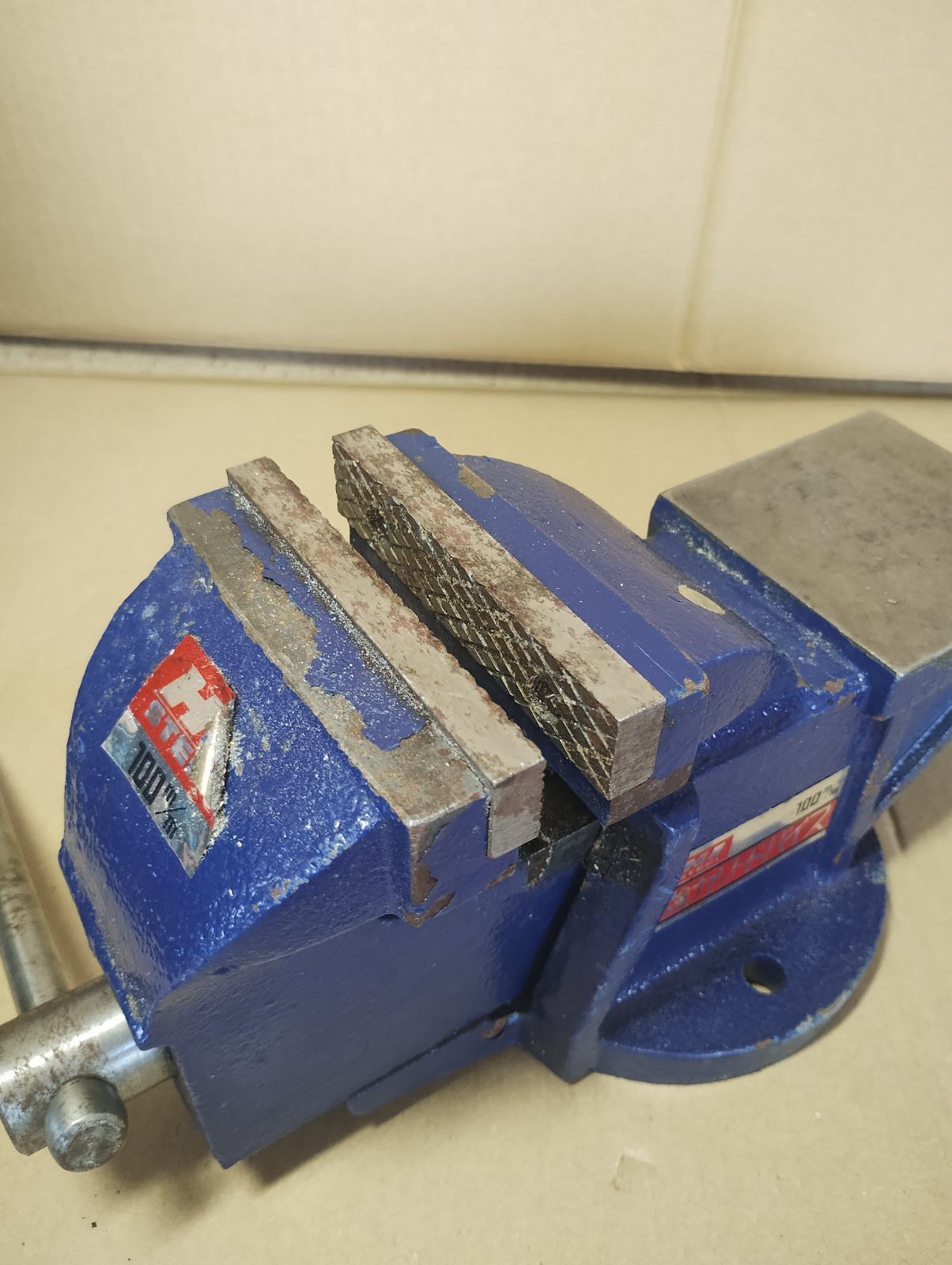 強力リードバイス 万力