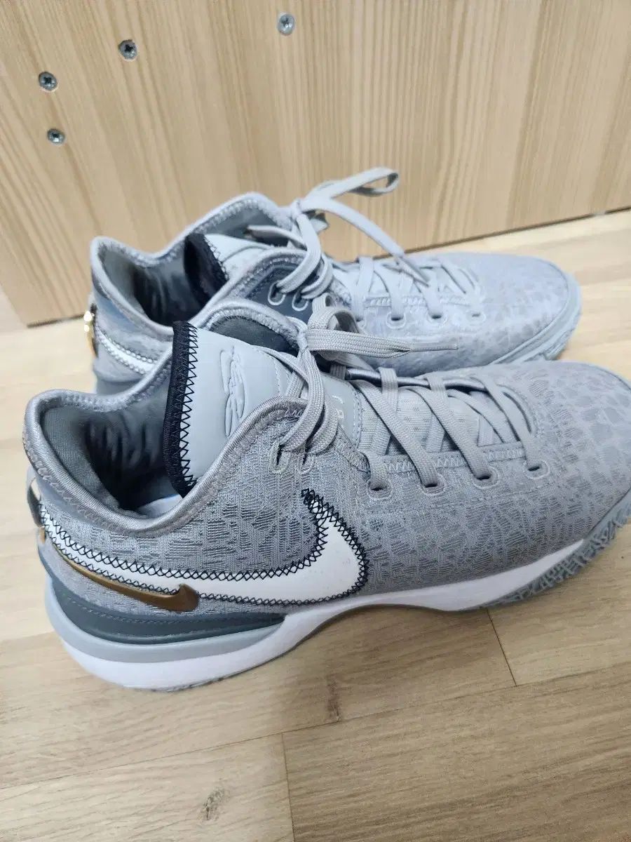 レブロン ネックバン バスケシューズ NIKE 280 サイズ