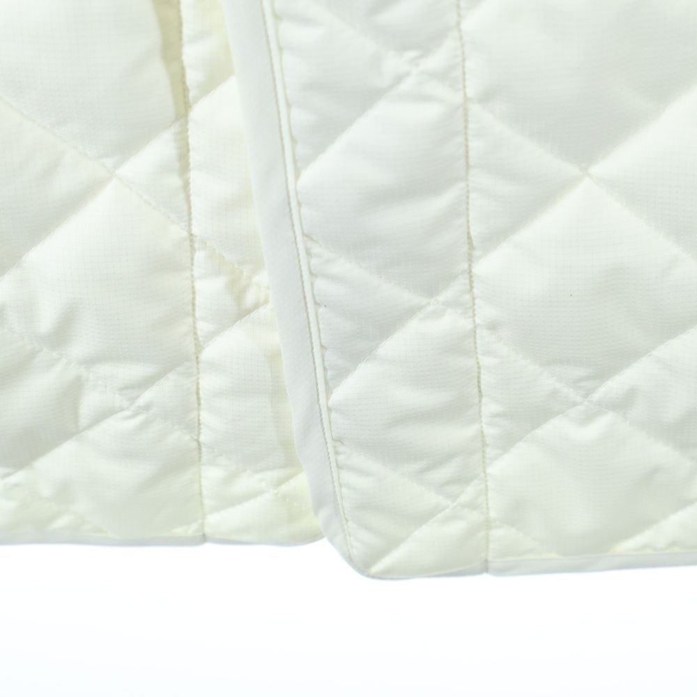 ホワイト 23-08-24-08202