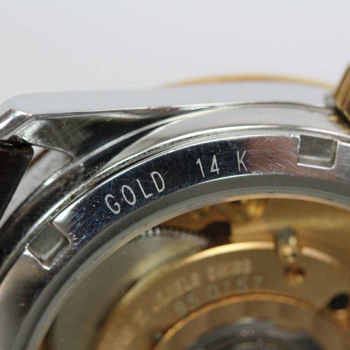 ベージュ系文字盤