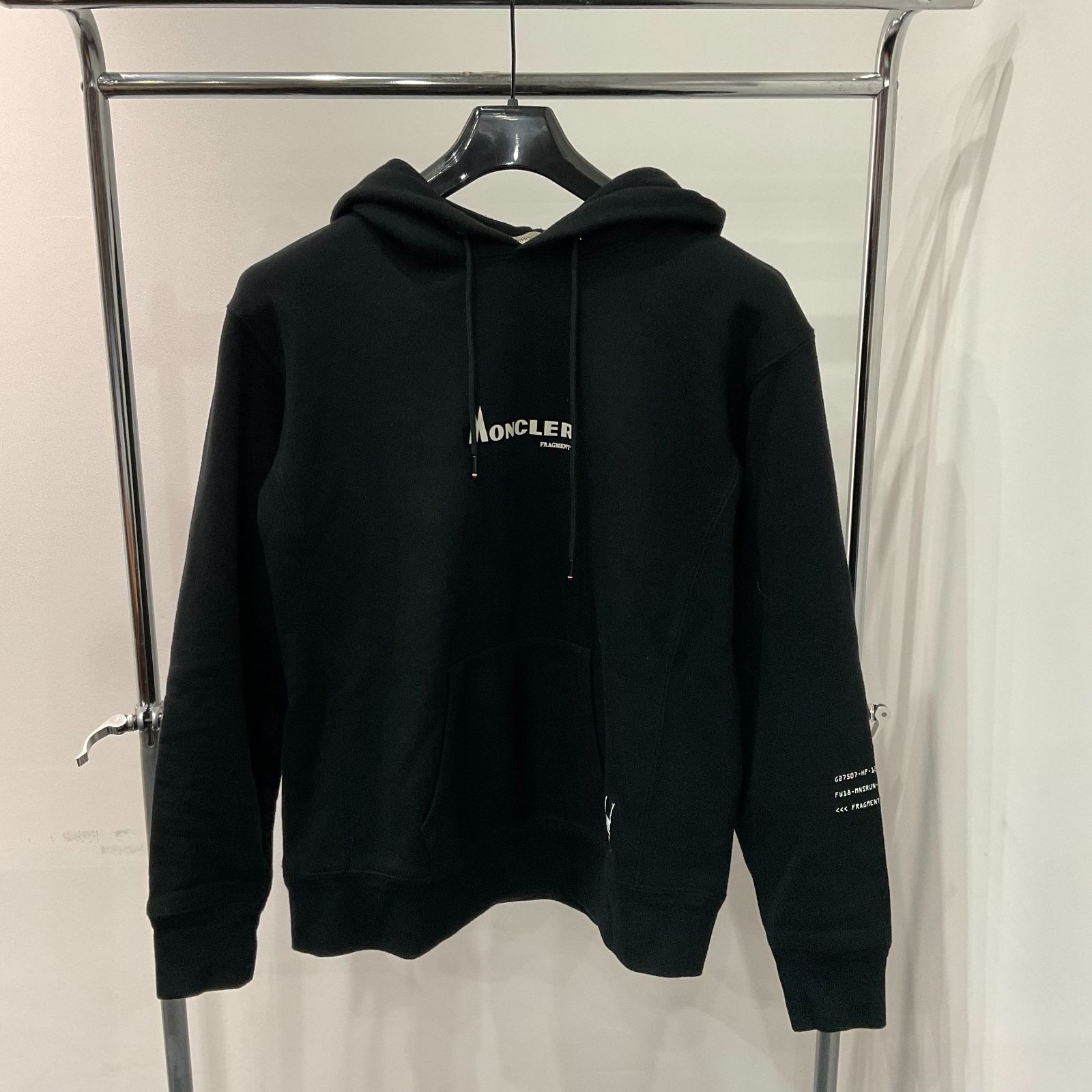 モンクレール パーカー メンズ ブラック