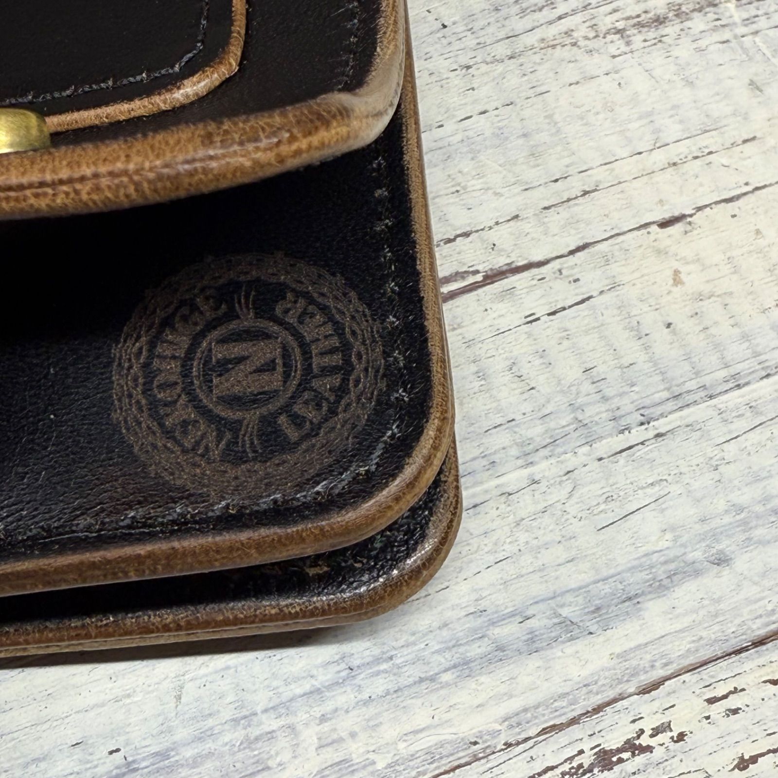 トラッカーウォレット ロング 3層】ホースバット ゴールド universal