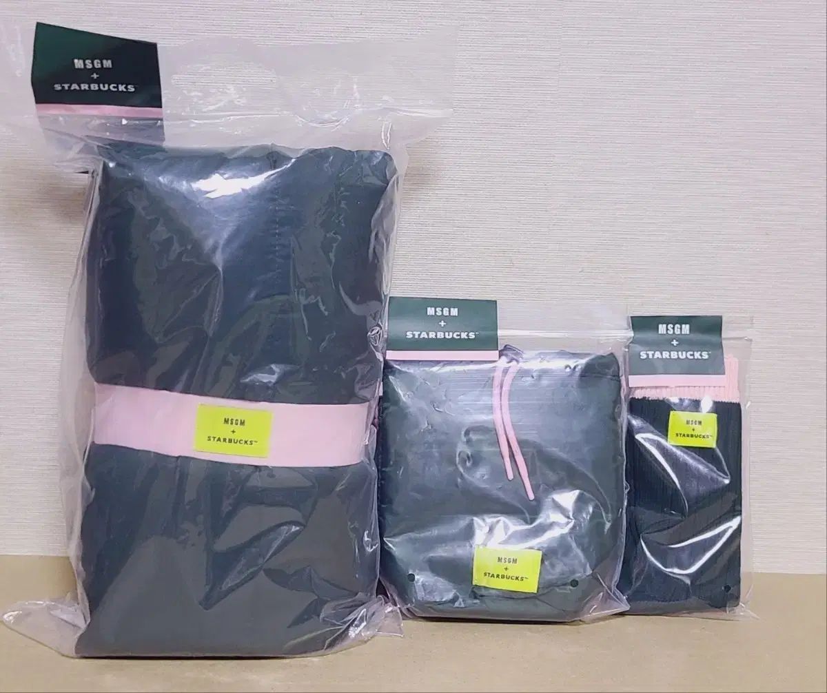 スターバックス フリークエンシー MSGM ブランケット 羊 靴下 ポーチ