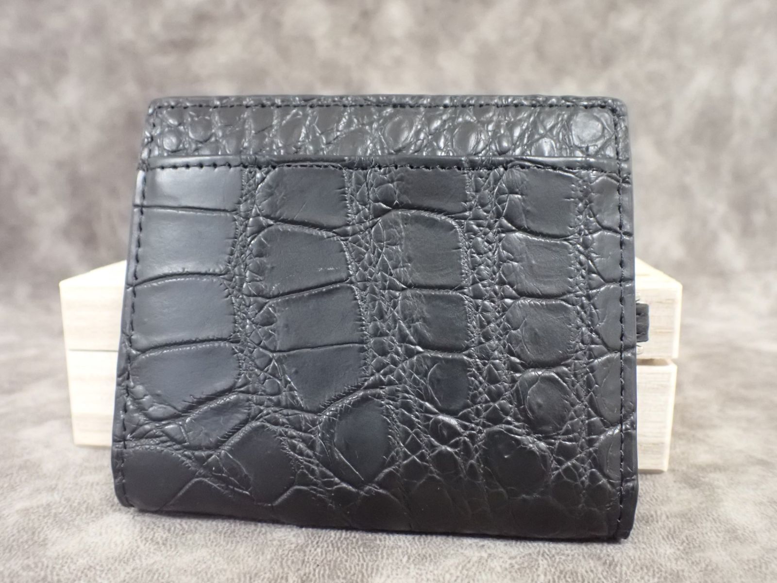 ヘンローン社製 クロコダイル ブラック 二つ折り財布 木箱 プレゼント最適 18万円相当