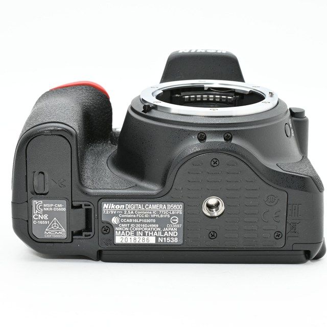 美品＞ Nikon D5600 ボディ｜シャッター数6,818枚｜Bluetooth搭載一眼