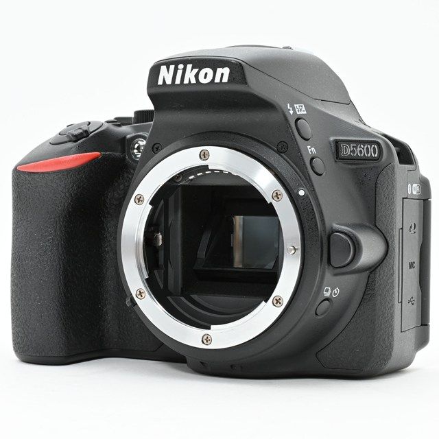 シャッター数3500回以下☆ニコン☆D5600☆タッチ操作＆Bluetooth