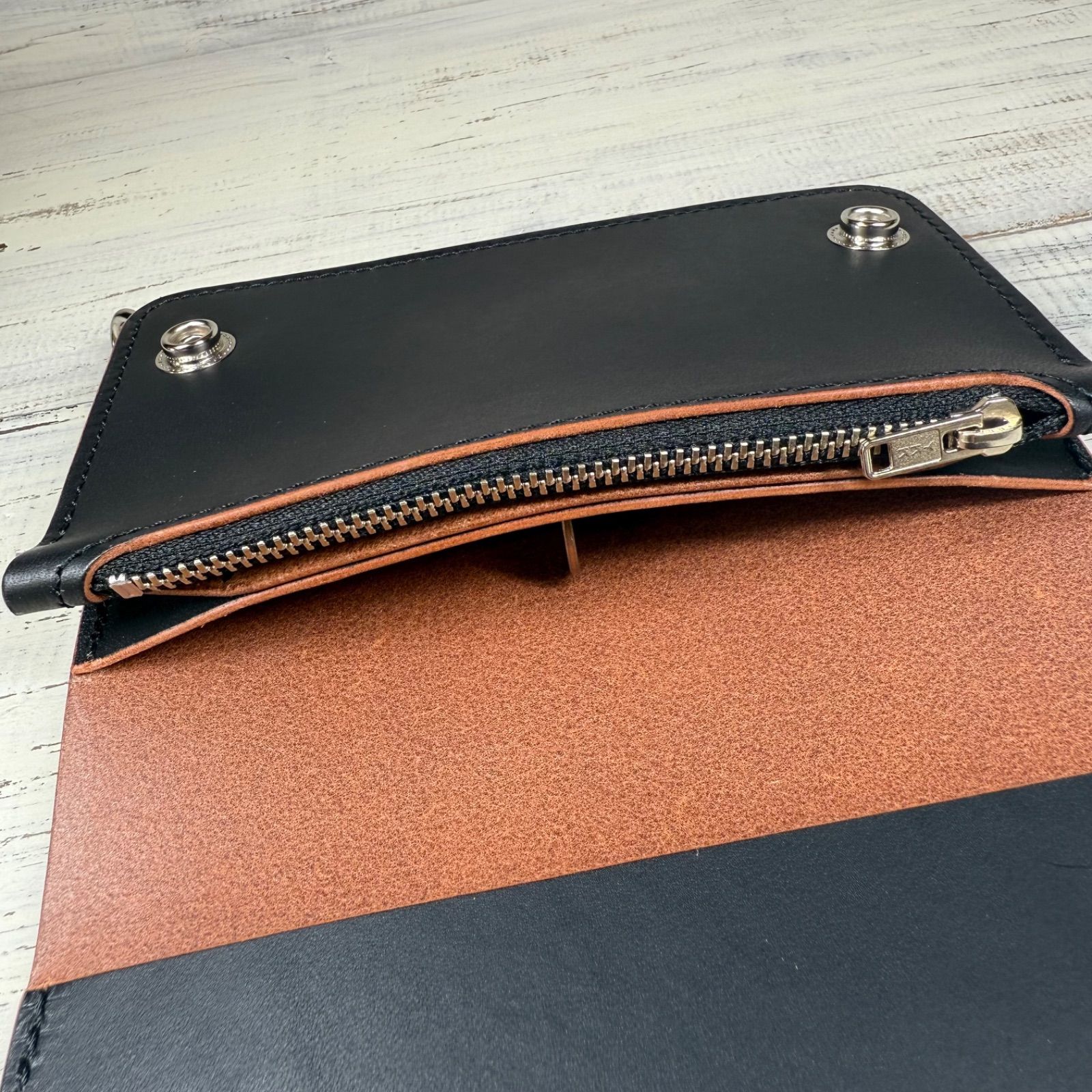 トラッカーウォレット ミドル 2層】 ブラック 茶芯 北米ステア