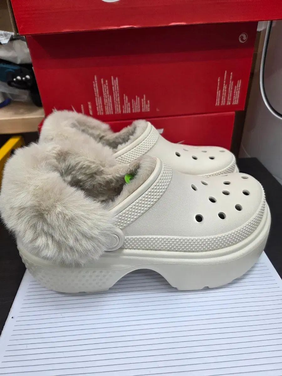 クロックス ファー 털 スリッパ アイボリー 240 250
