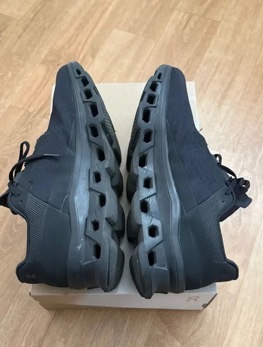 クラウドMONSTER オールブラック