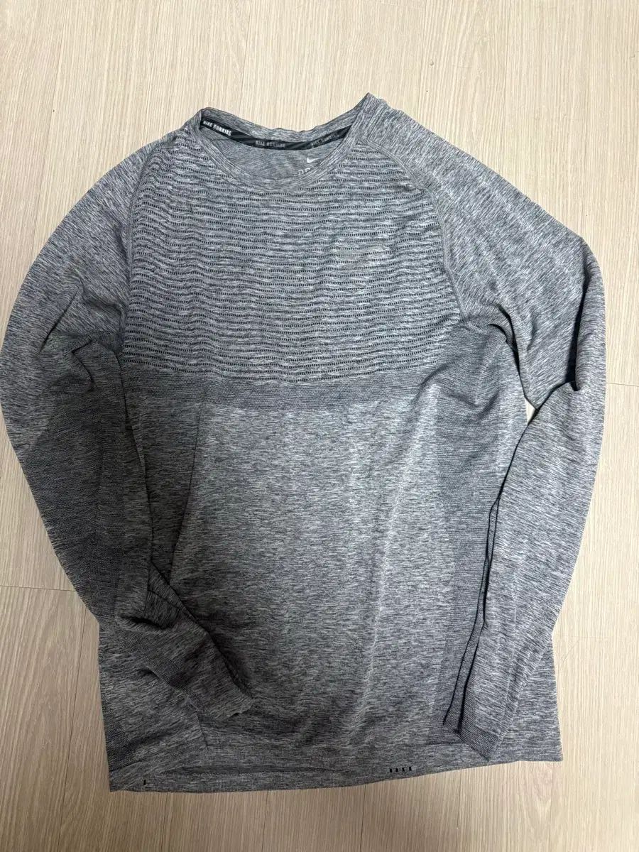 ナイキ ランニング 長袖 Tシャツ エアロスイフト グレー