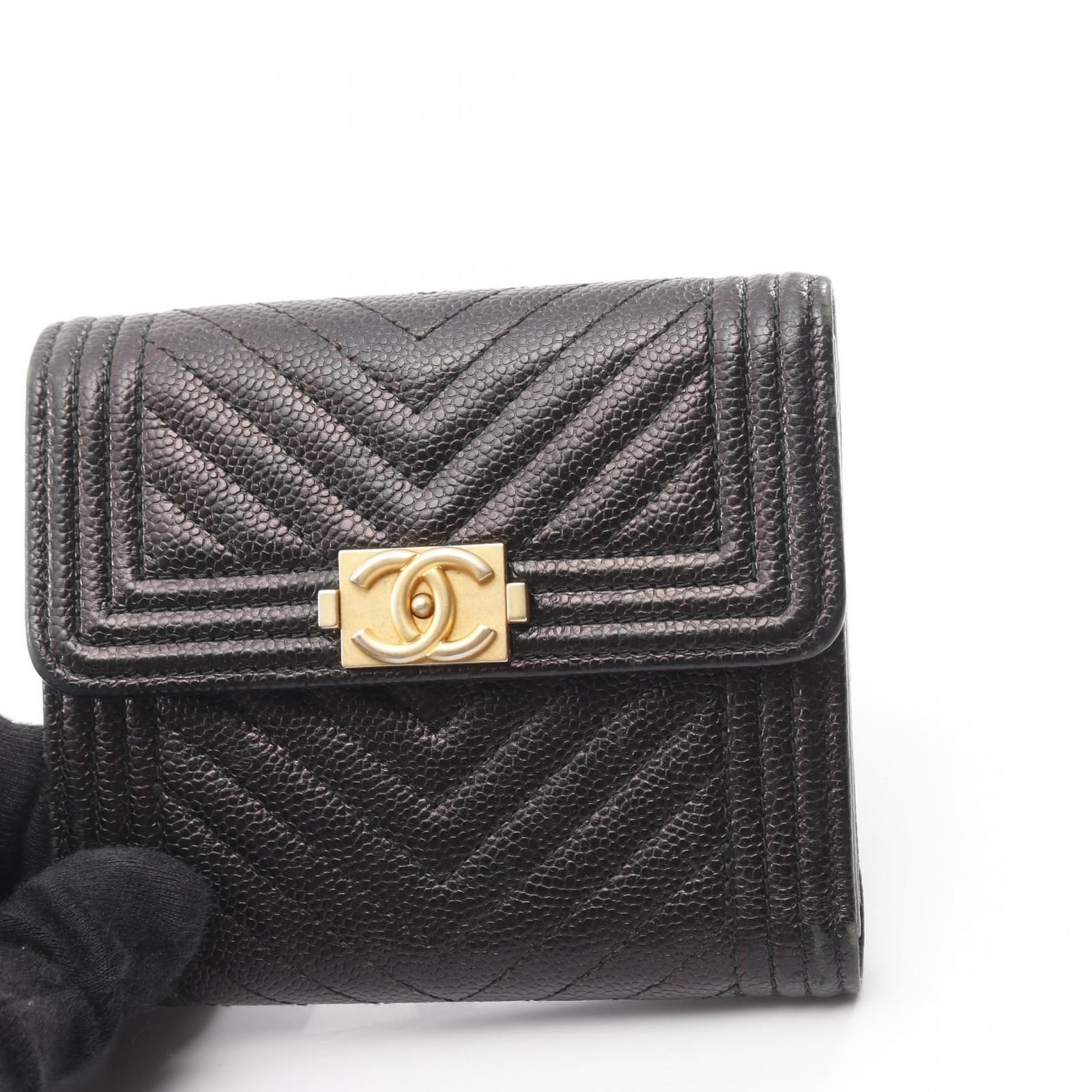  シャネル CHANEL 三つ折り財布 ボーイシャネル シェブロン Vステッチ A 80734 ブラック キャビアスキン グレインドカーフ 二つ折り財布 折り財布