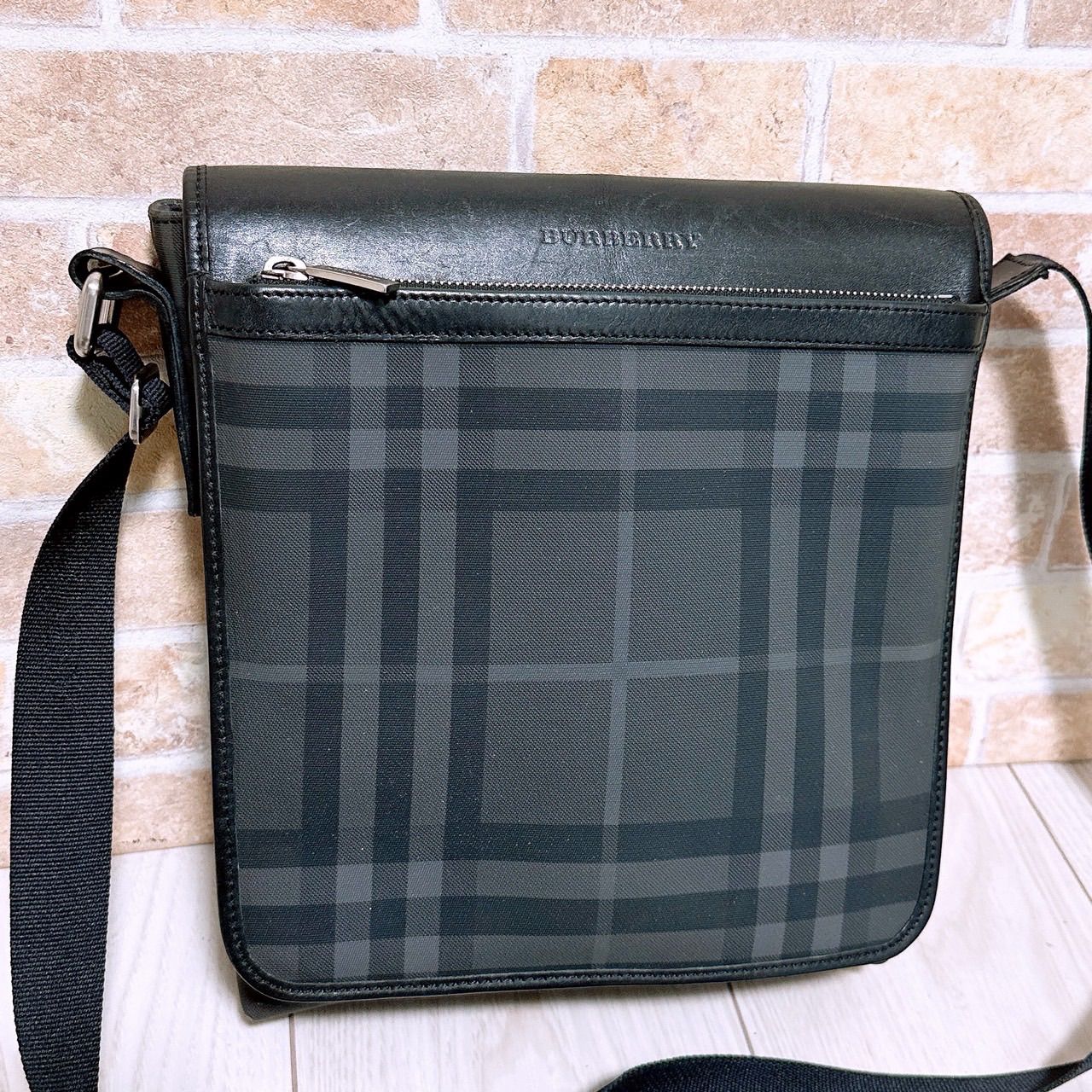 美品)Burberry (バーバリー)ショルダーバッグ PVC - メルカリ
