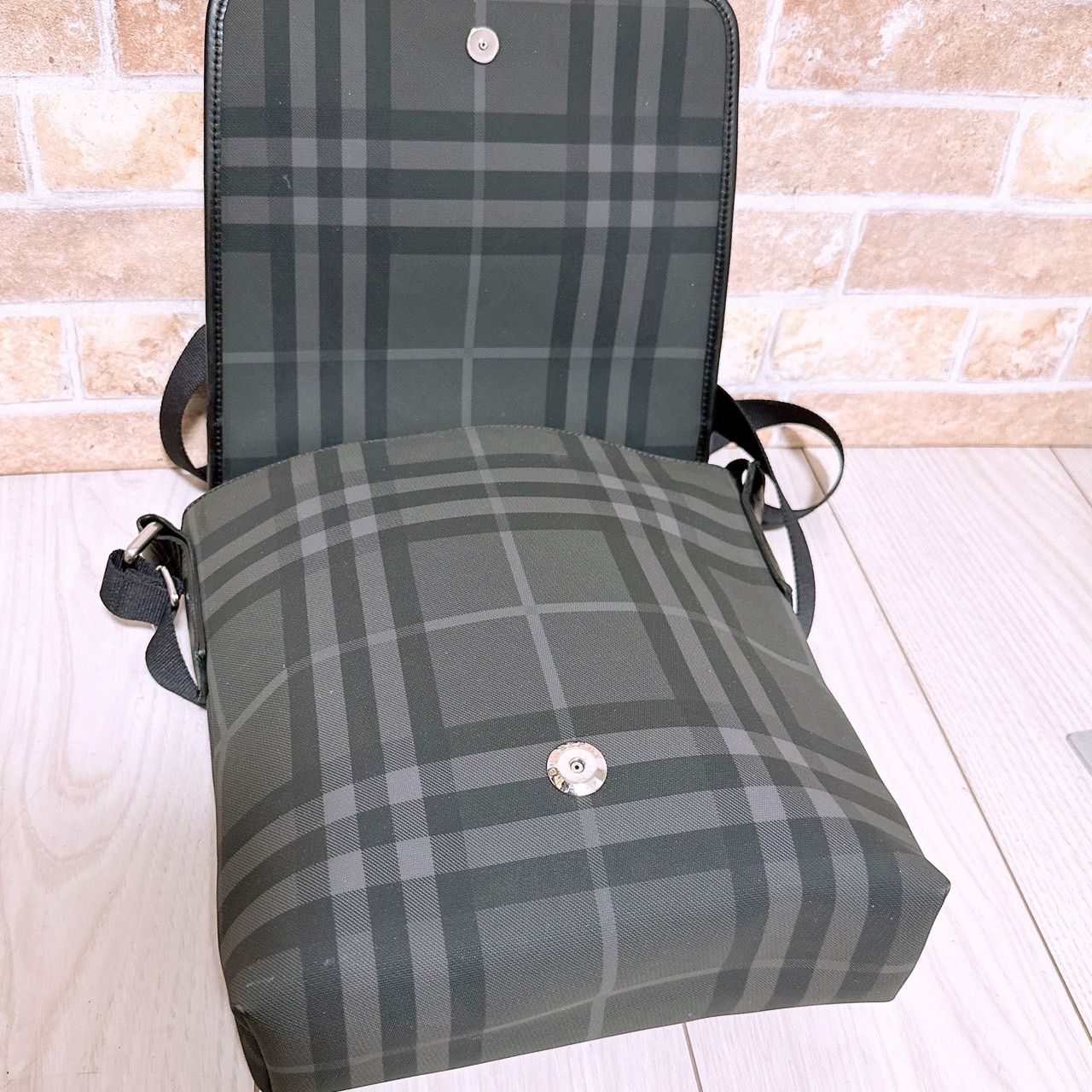 美品)Burberry (バーバリー)ショルダーバッグ PVC - メルカリ