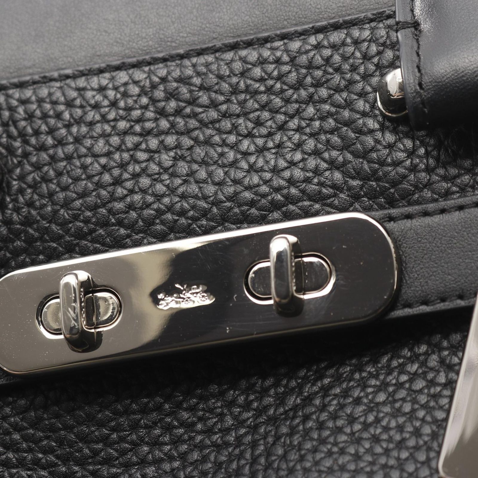 コーチ COACH ハンドバッグ スワッガー 27 キャリーオール ブラック 