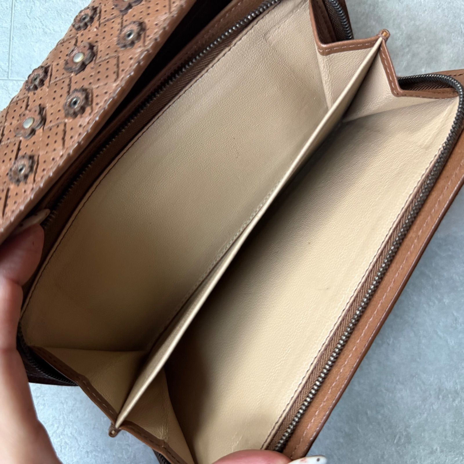 希少 BOTTEGA VENETA ボッテガヴェネタ イントレチャート フラワー