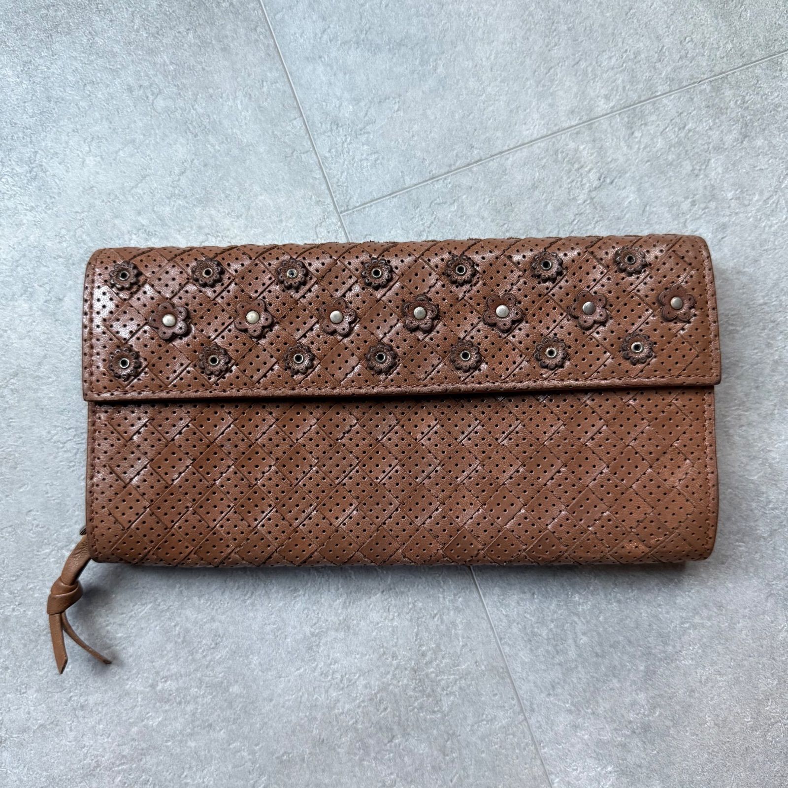 希少 BOTTEGA VENETA ボッテガヴェネタ イントレチャート フラワー