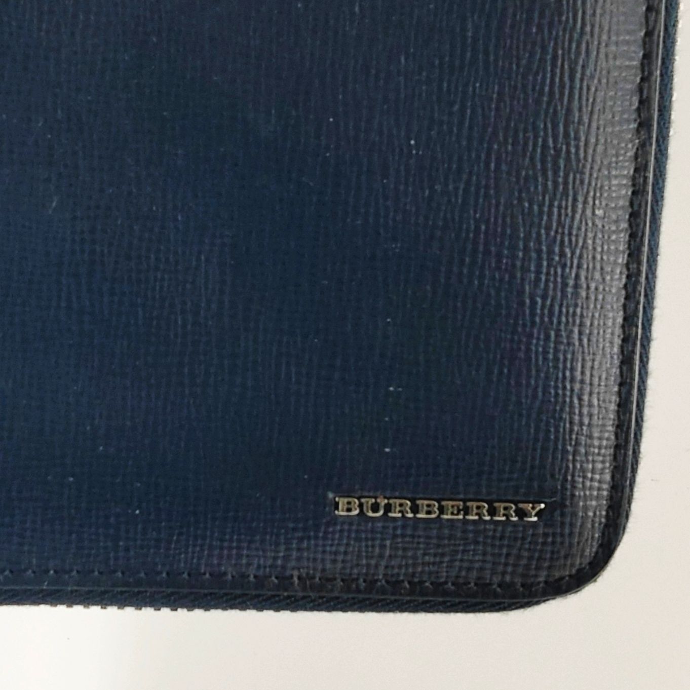 美品】バーバリー 長財布 ラウンドファスナー レザー 黒 ブラック