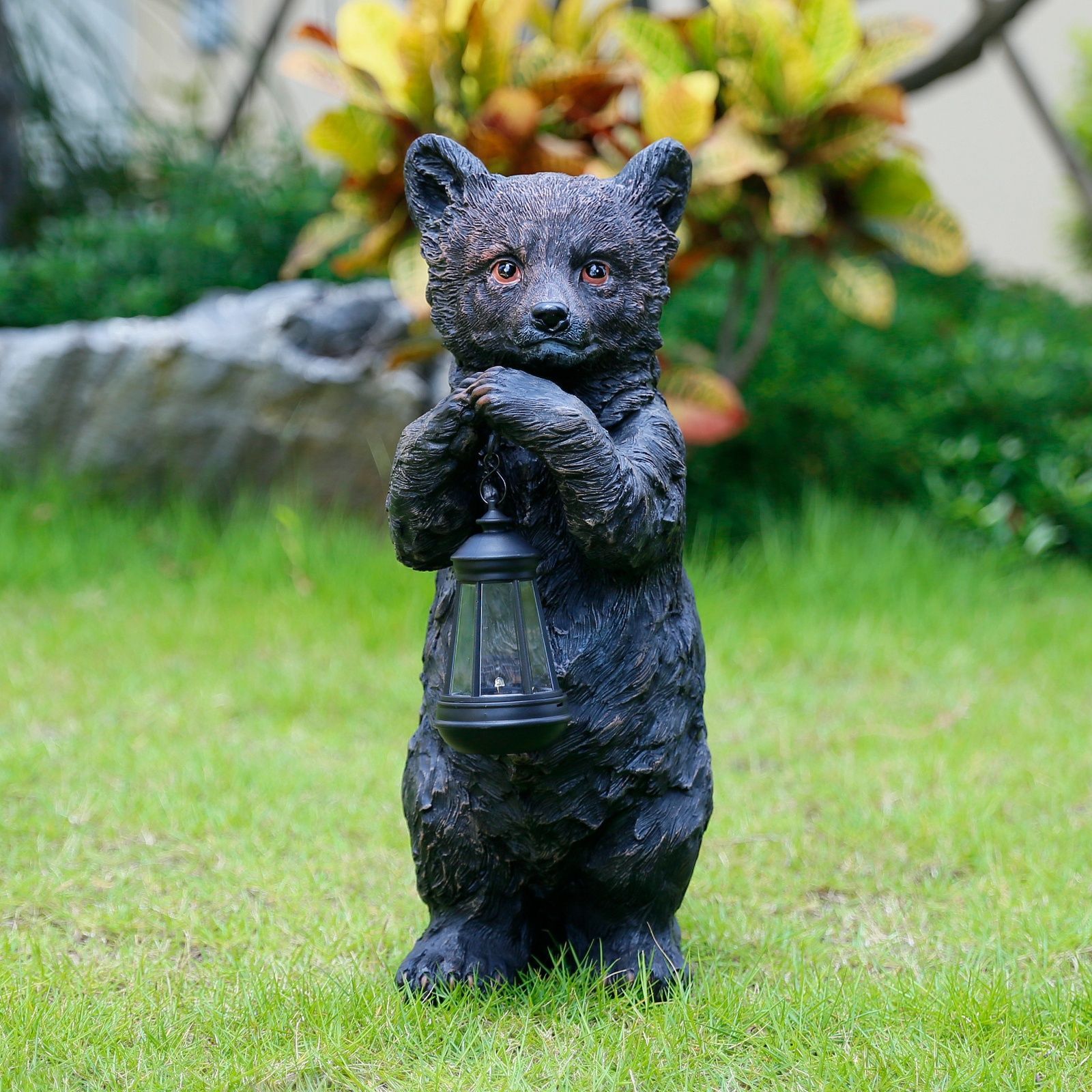 ソーラーライト ガーデンライト ガーデンオーナメント ランタンを持っているクマ くま 熊 庭オブジェ 置物 癒しグッズ ガーデニング 樹脂 お庭 玄関ライト 園芸装飾 ギフト プレゼント お祝い
